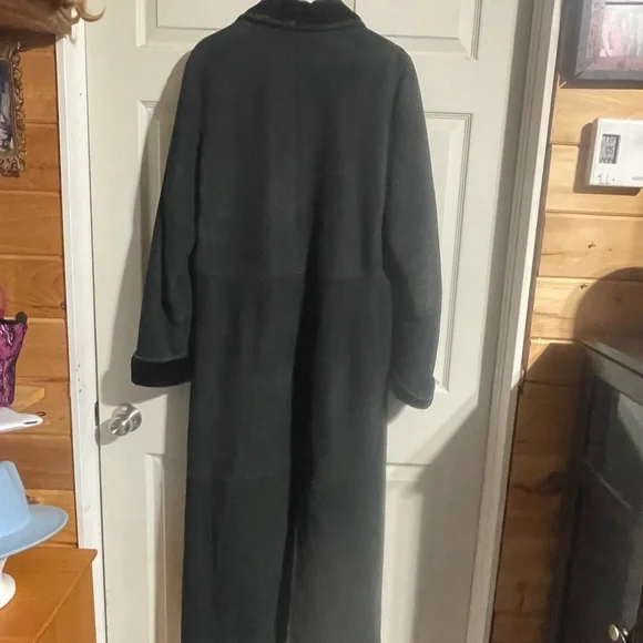 Luxurious Lamb Shearling lined coat - Picture 8 of 16